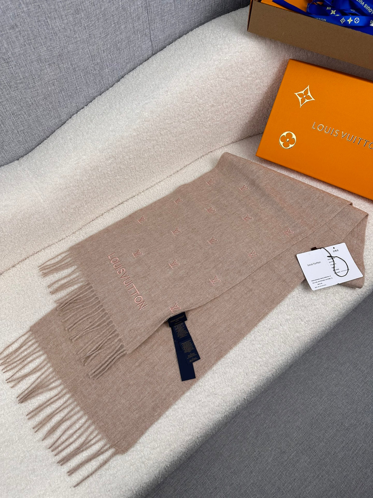 velvet minimalist Scarf for men - alternate angle view 5