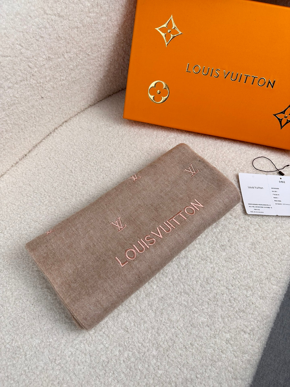 velvet minimalist Scarf for men - product detail view