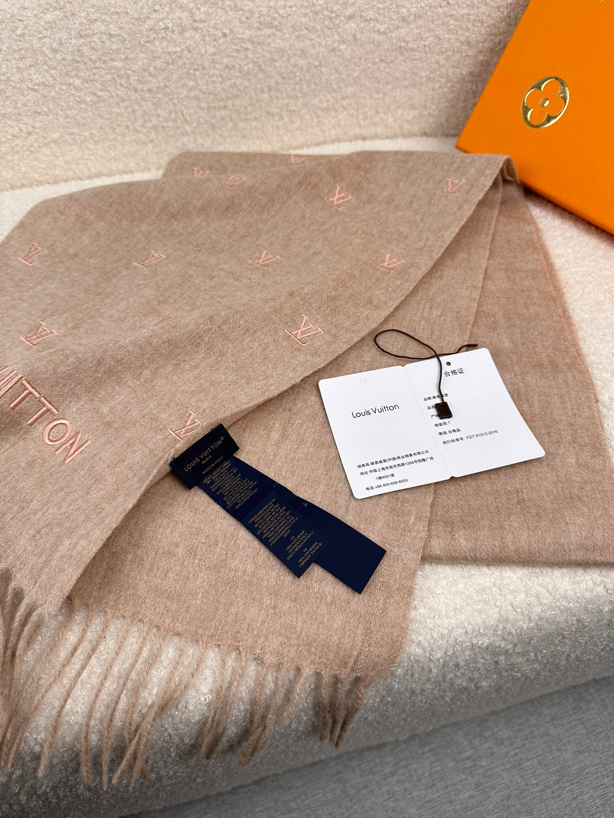 velvet minimalist Scarf for men - alternate angle view 4