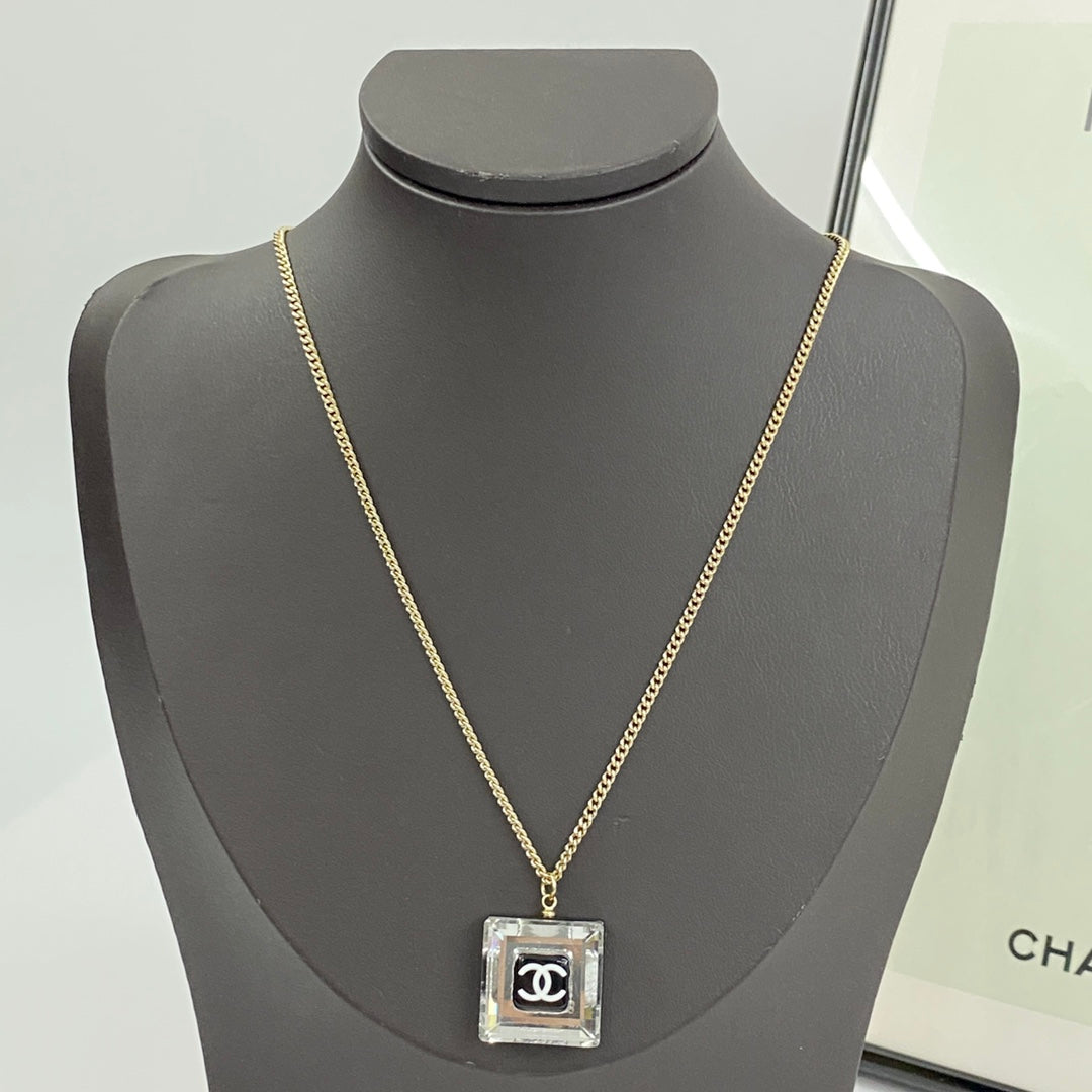 acrylic elegant Necklace for women - product detail view