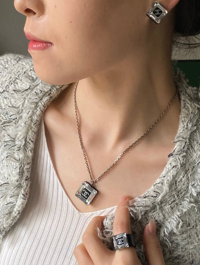 acrylic elegant Necklace for women - alternate angle view 8
