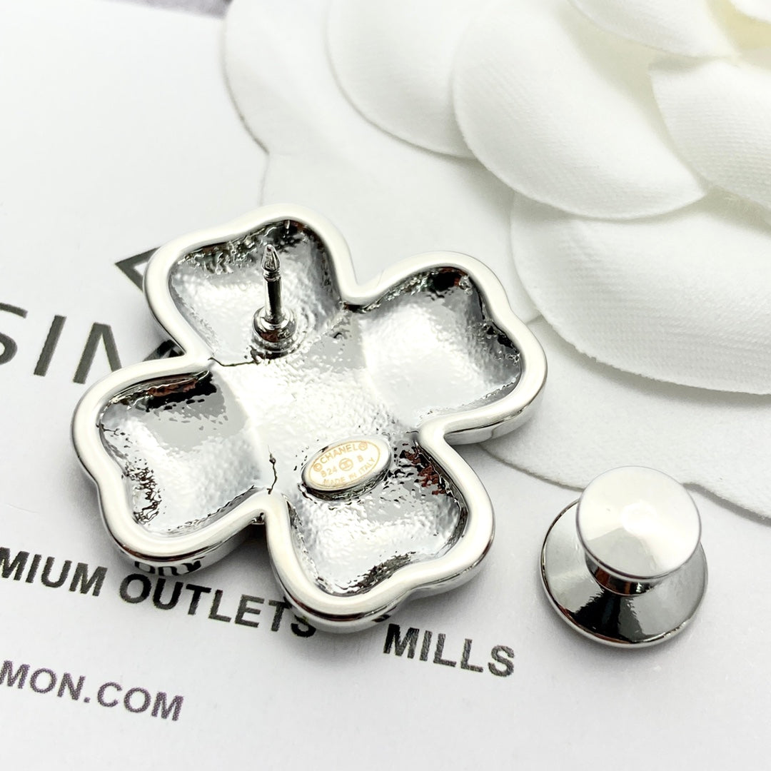 silver metal clover Brooch for women - alternate angle view 4