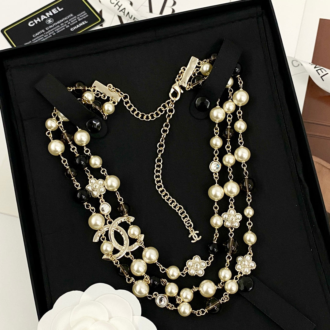 black and white pearl floral Necklace for women - alternate angle view 4