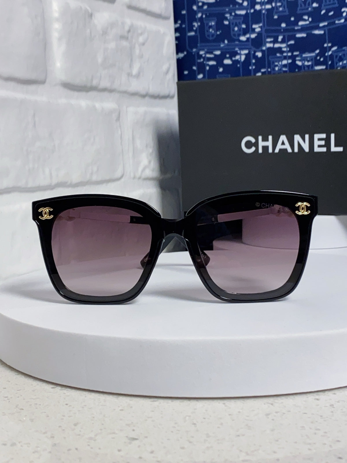 pearl double c Sunglasses for women - alternate angle view 2