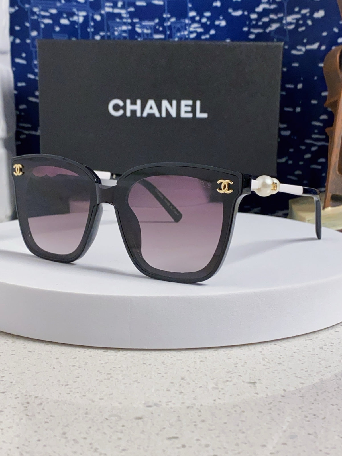 pearl double c Sunglasses for women - product detail view