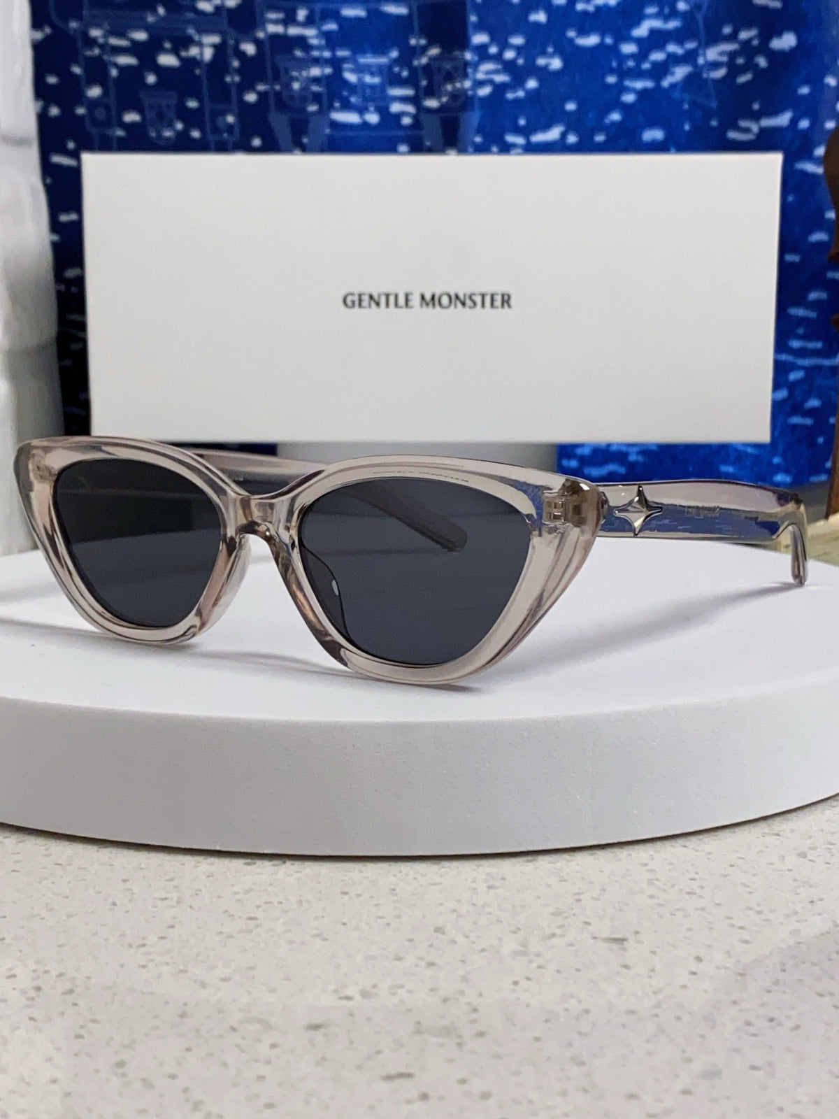 sun Sunglasses for women - product detail view