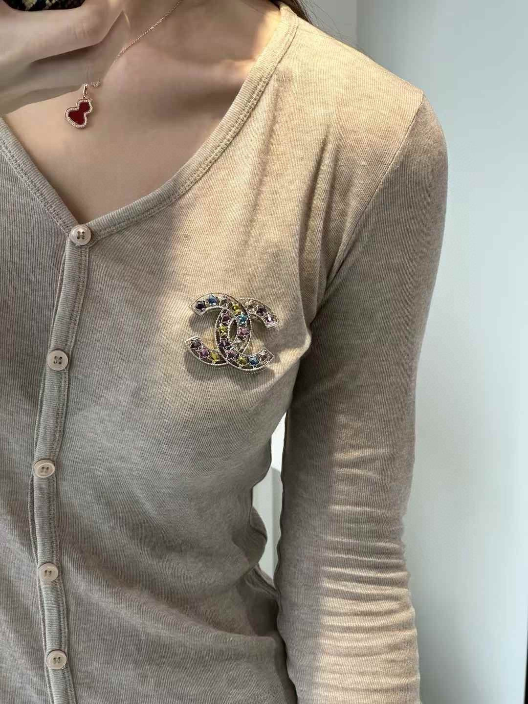 light gold crystal star Brooch for women - alternate angle view 5