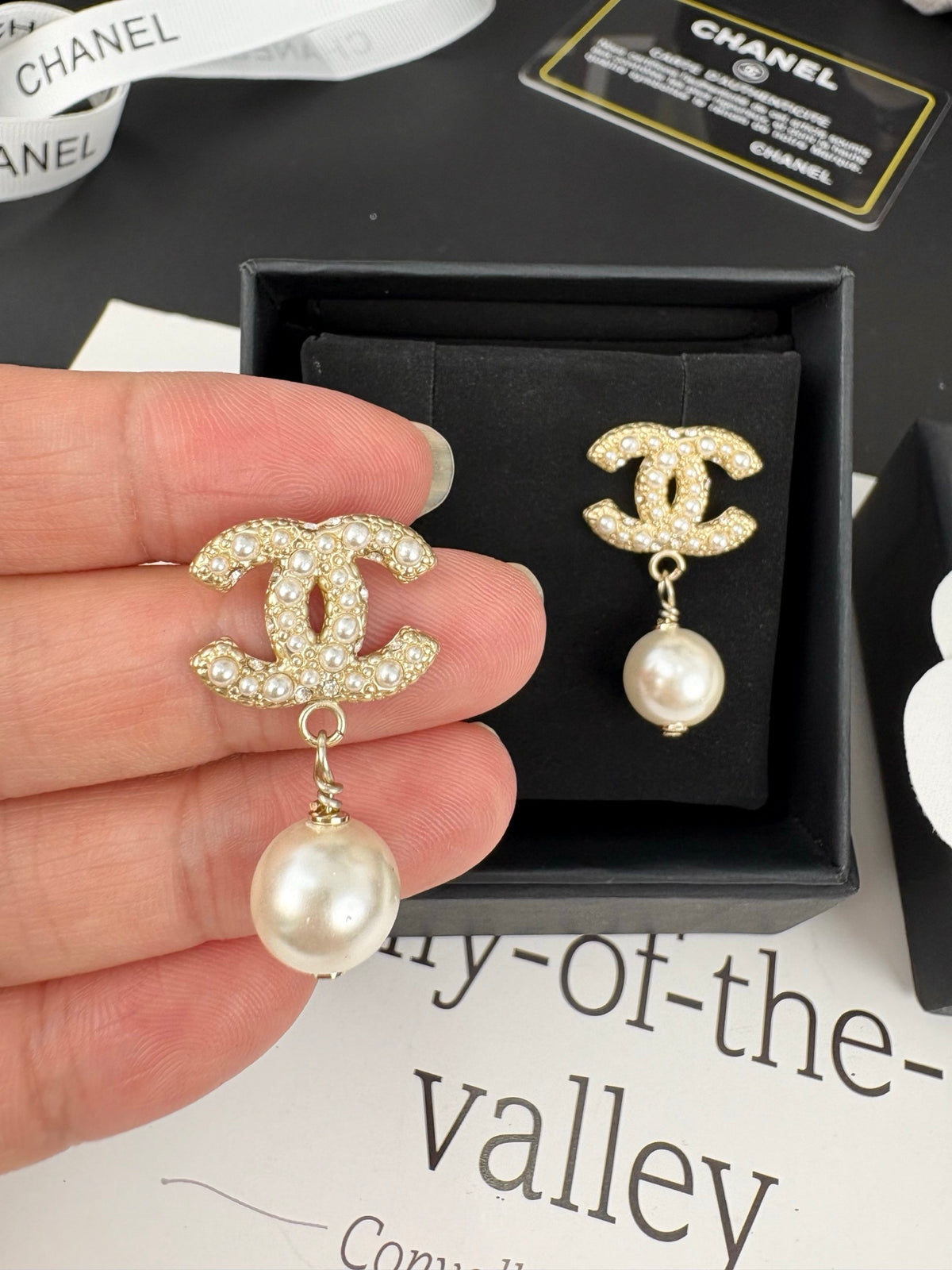 beige double c Pendant for women - alternate angle view 2