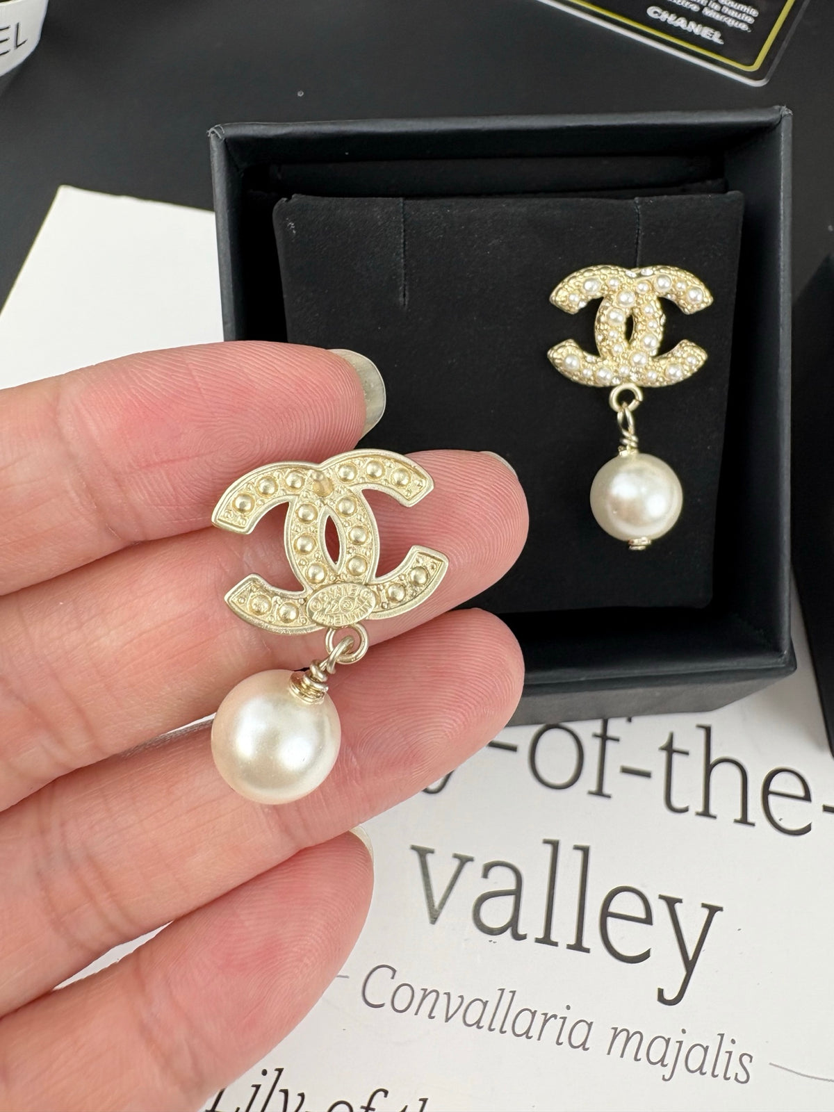 beige double c Pendant for women - alternate angle view 3