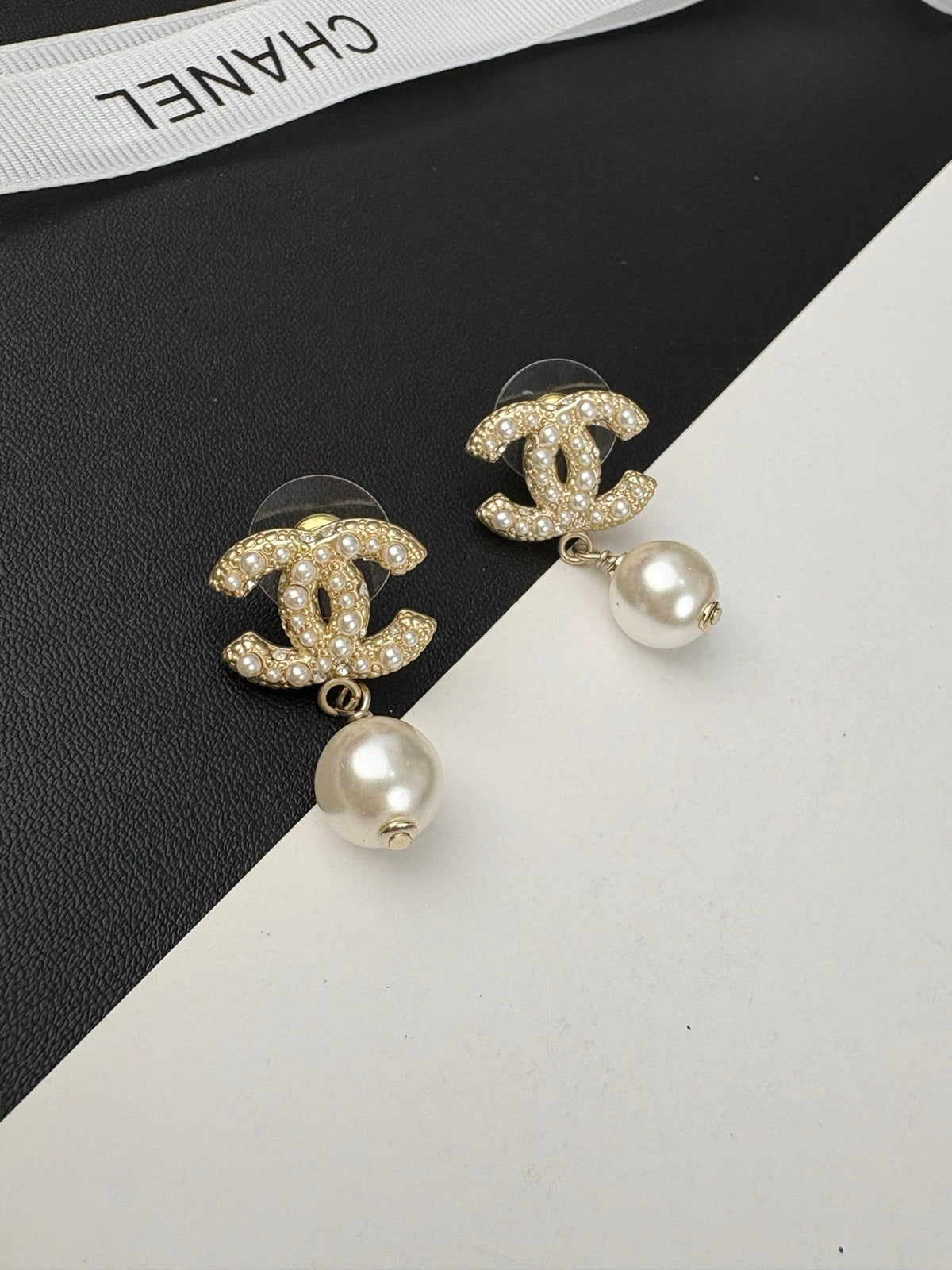 beige double c Pendant for women - alternate angle view 5