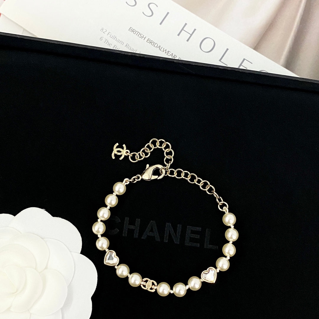pearl heart Bracelet for women - product detail view