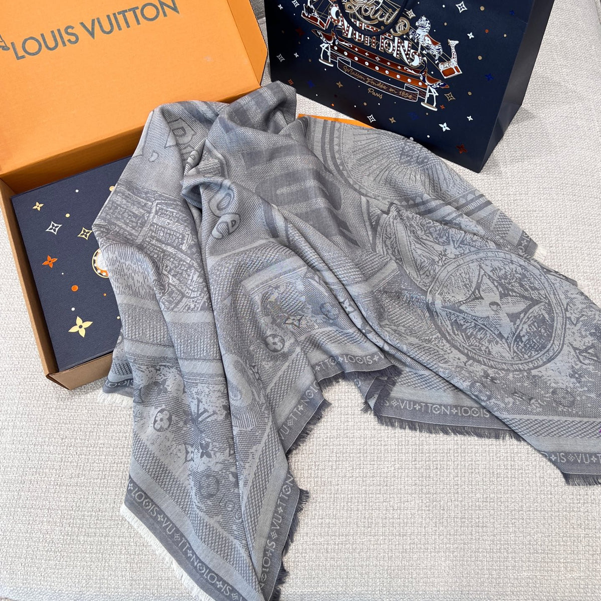 gray wool vintage Shawl for women - alternate angle view 7