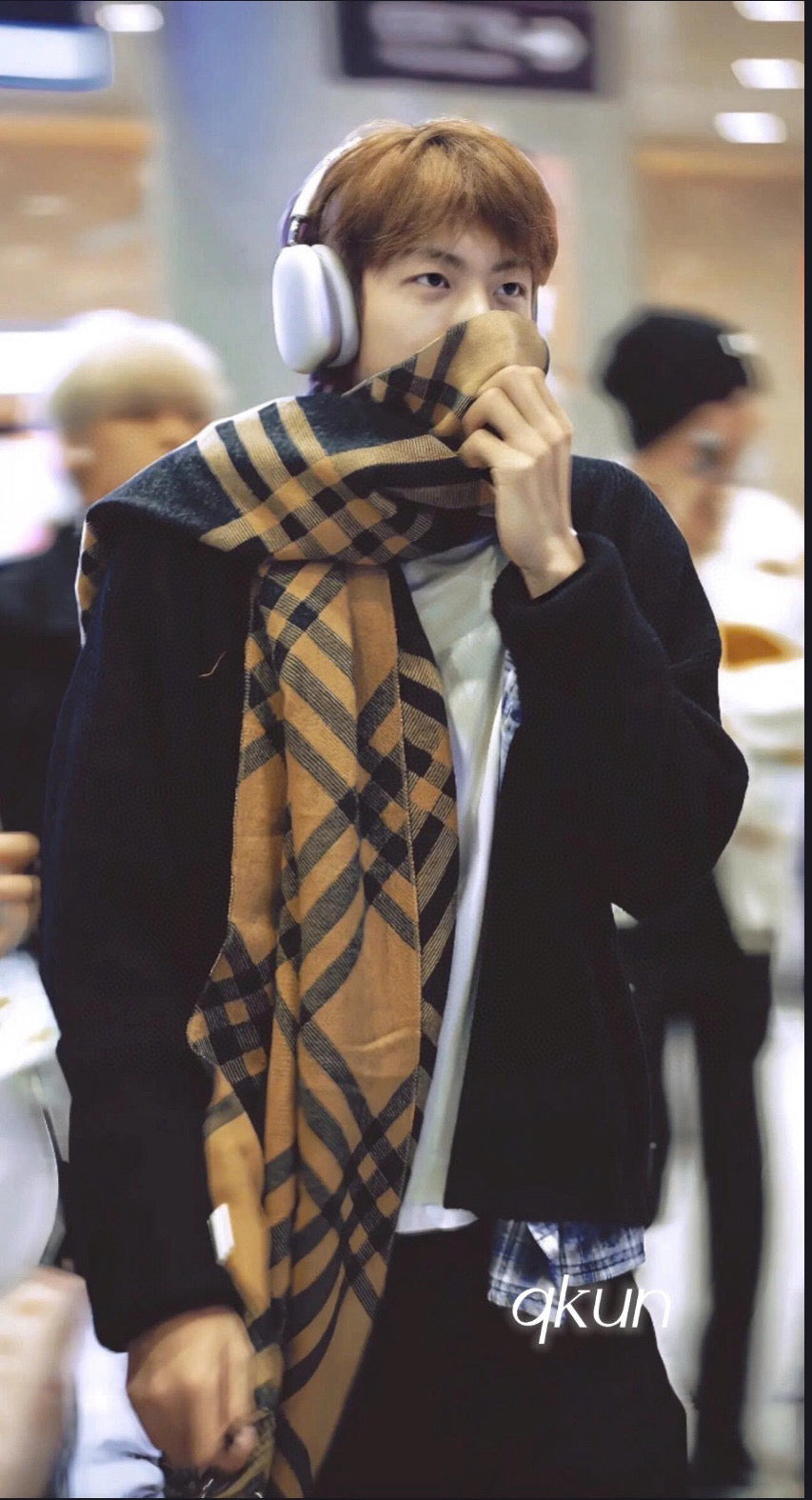 two-tone velvet tassel Scarf for men - alternate angle view 7