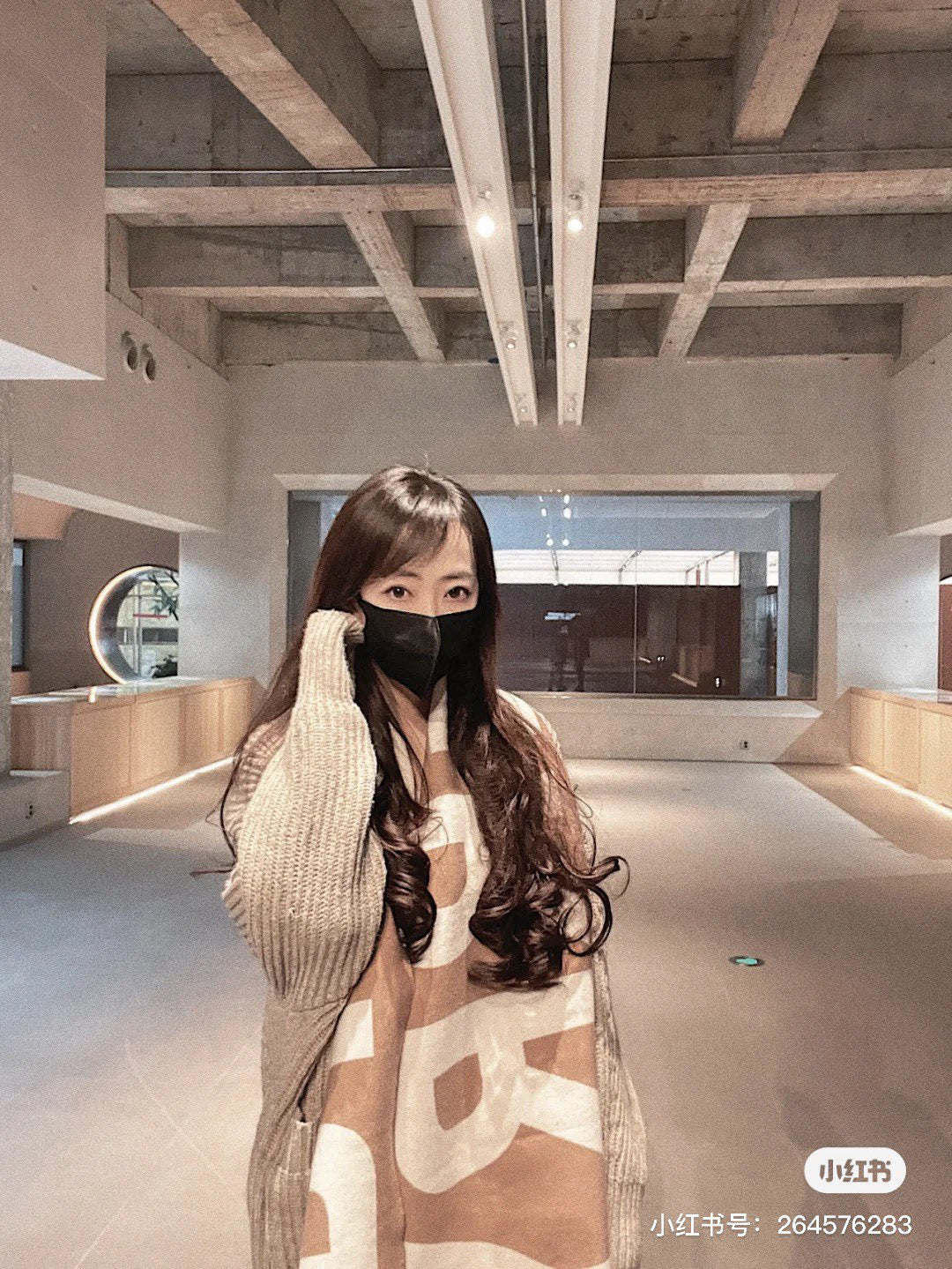 two-tone velvet letter Scarf for women - alternate angle view 9
