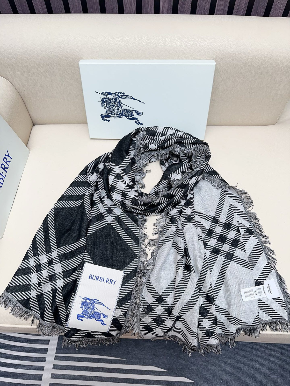 wool luxury Scarf for men - alternate angle view 8