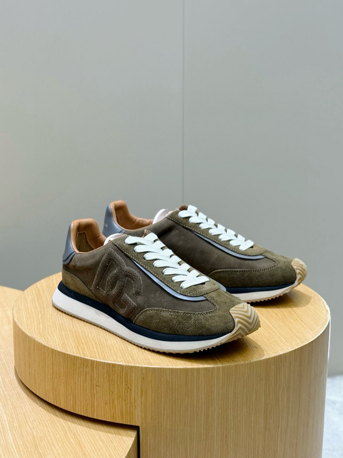 Dolce & Gabbana DG Cushion Mixed-Material Casual Sneakers