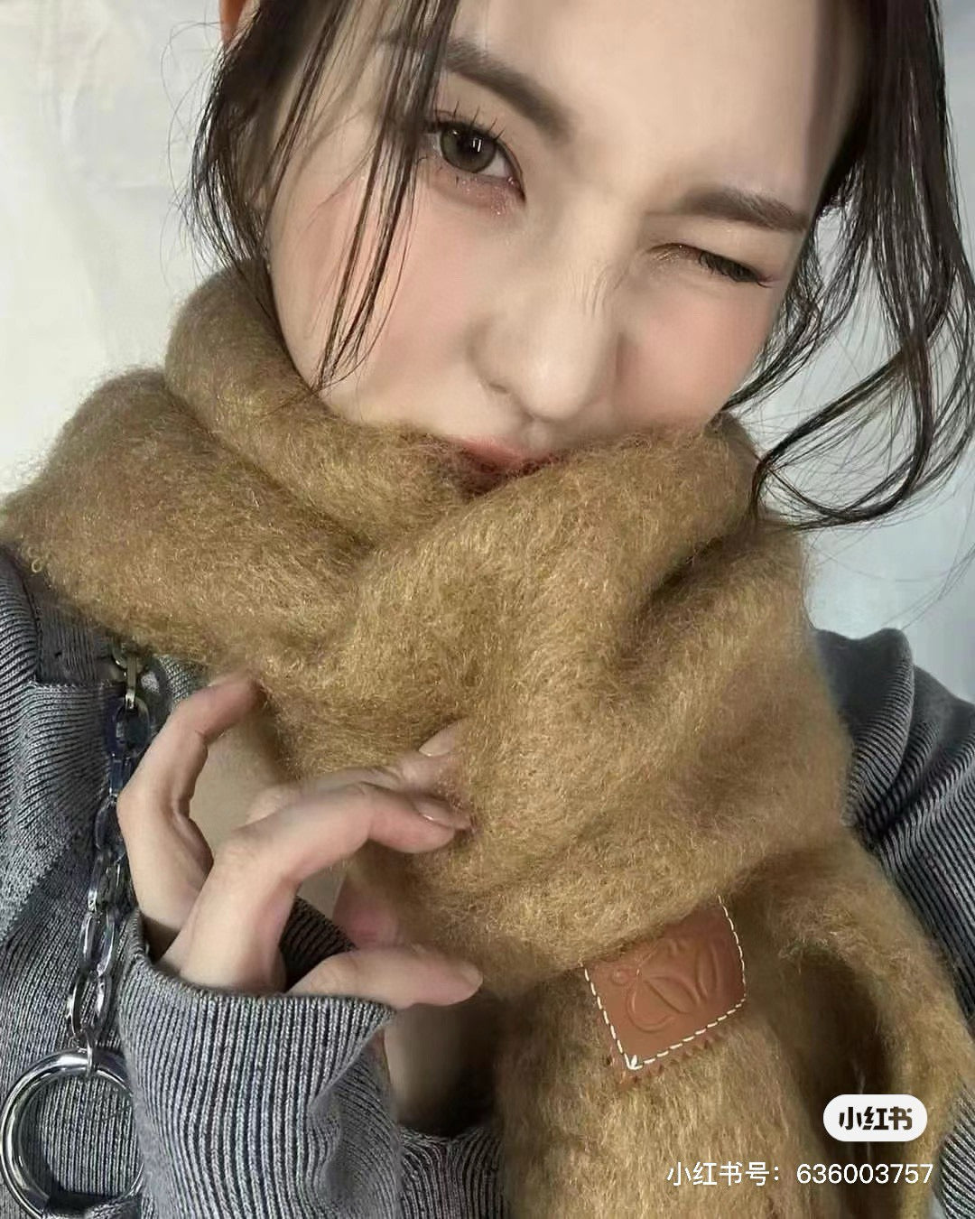 wool elegant Scarf for women - alternate angle view 3