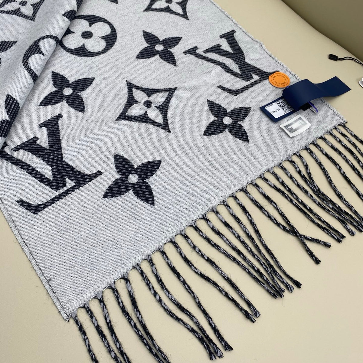 wool floral Scarf for women - alternate angle view 7