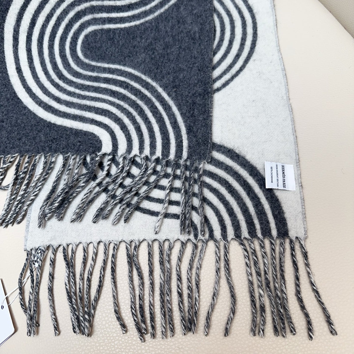 velvet minimalist Scarf for men - alternate angle view 7