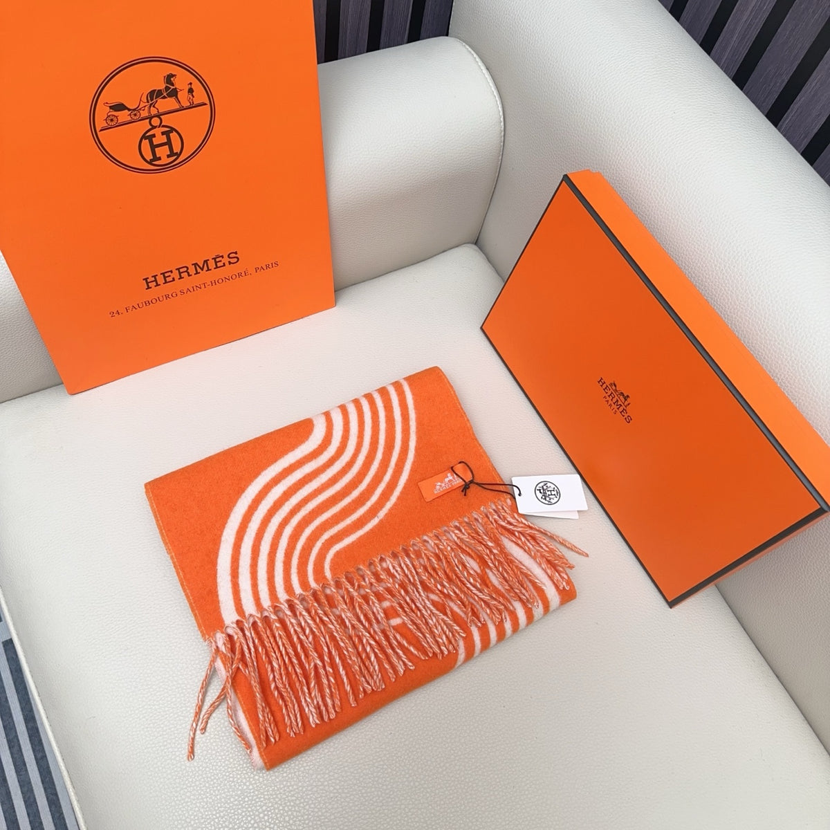 velvet minimalist Scarf for men - product detail view