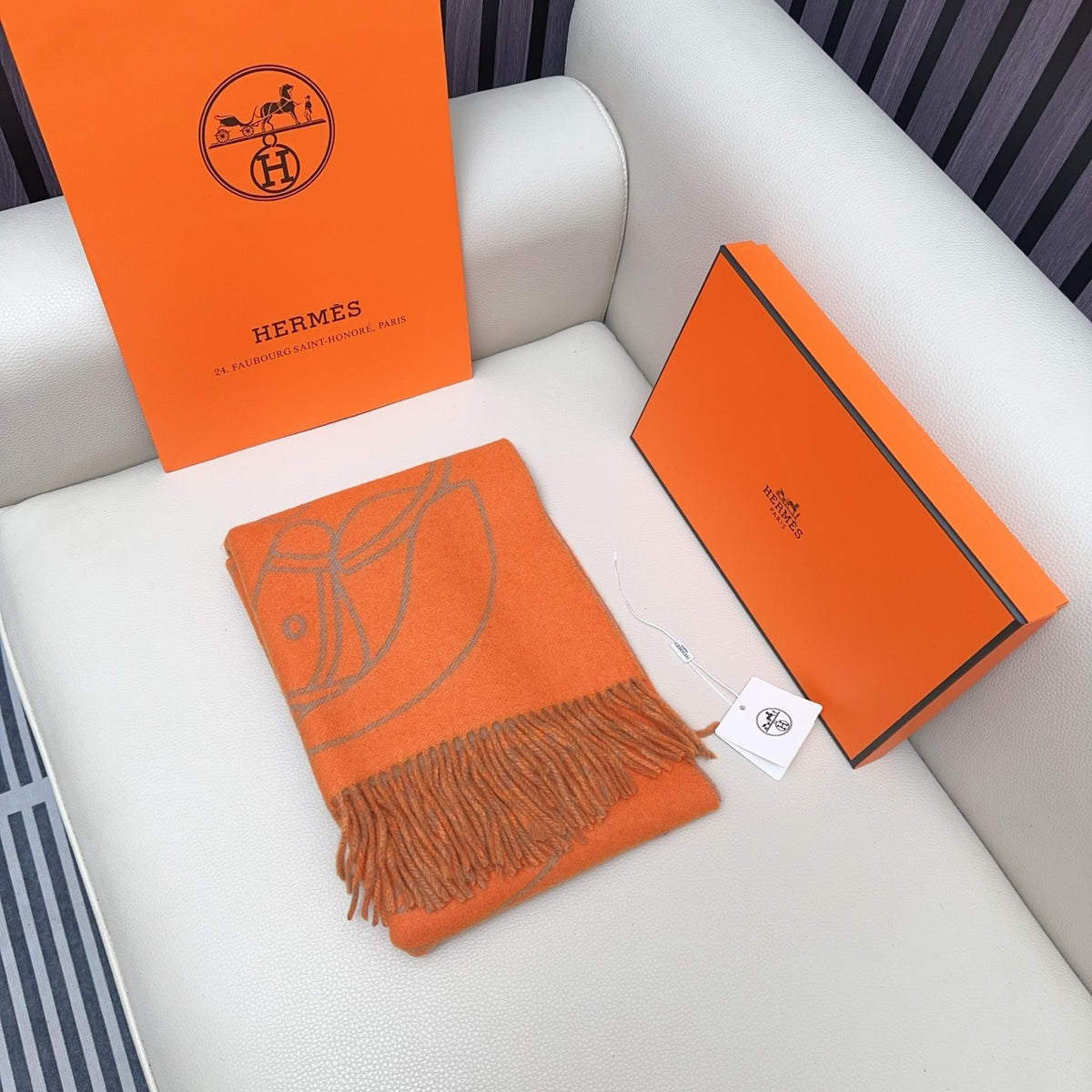 velvet minimalist Scarf for men - product detail view