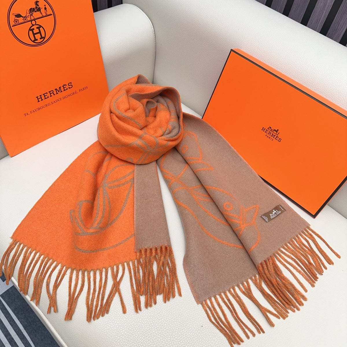 velvet minimalist Scarf for men - alternate angle view 8