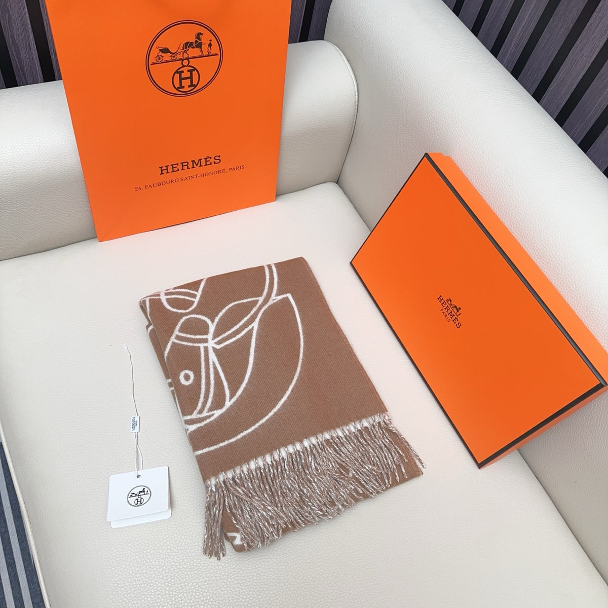 velvet minimalist Scarf for men - product detail view