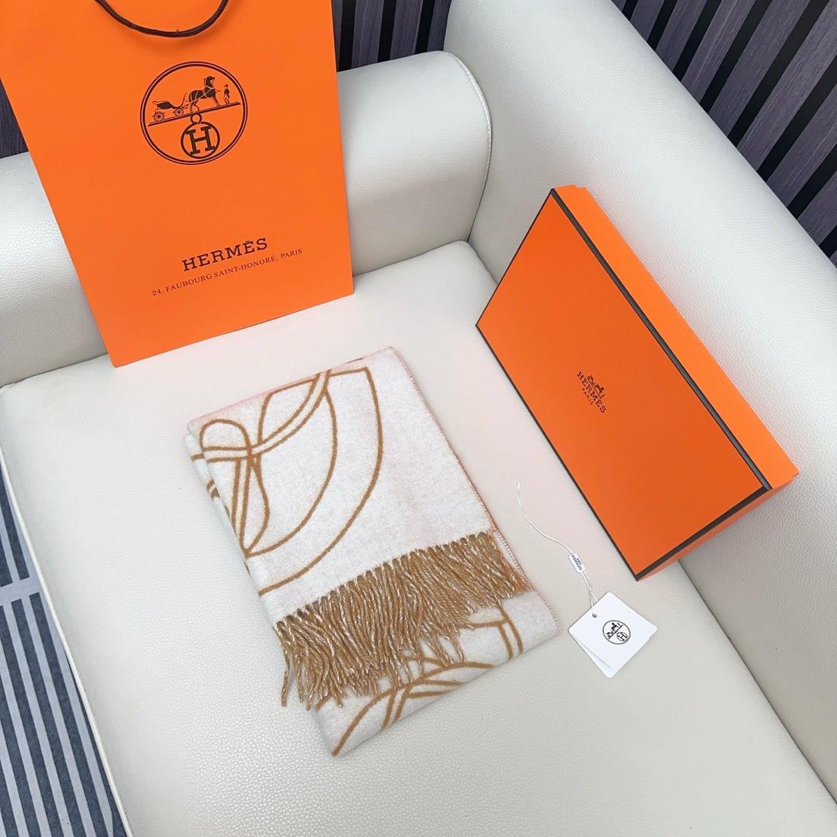 velvet minimalist Scarf for men - product detail view