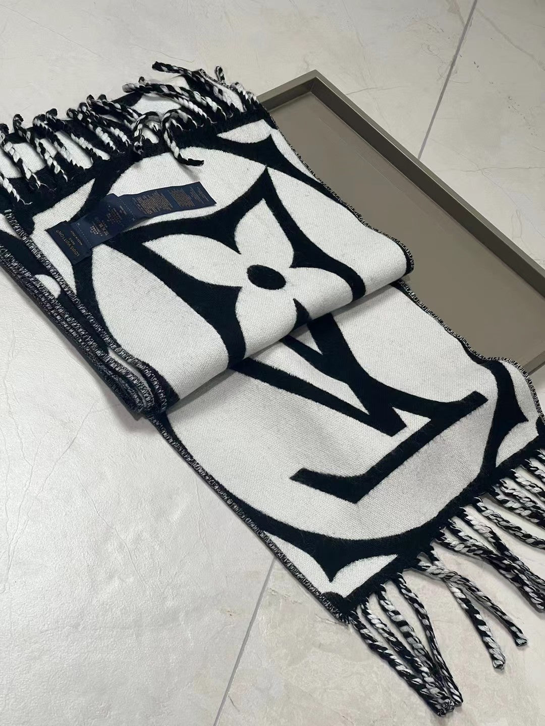 wool Scarf for women - alternate angle view 7