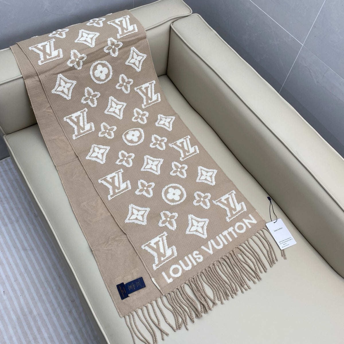 wool embossed Scarf for men - alternate angle view 4