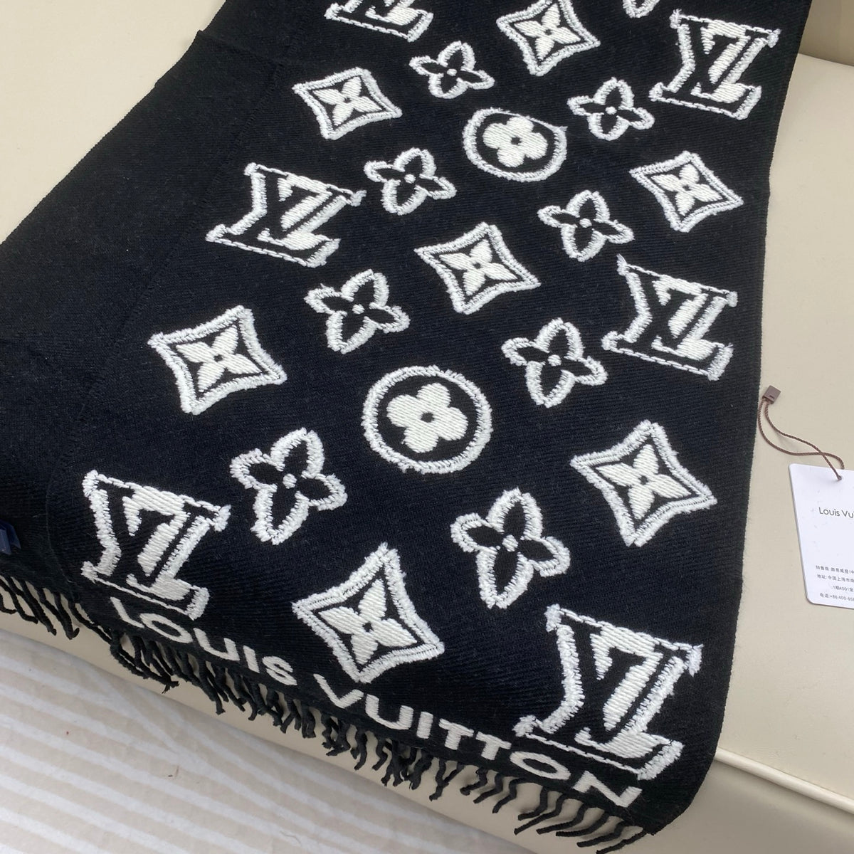 wool embossed Scarf for men - alternate angle view 9