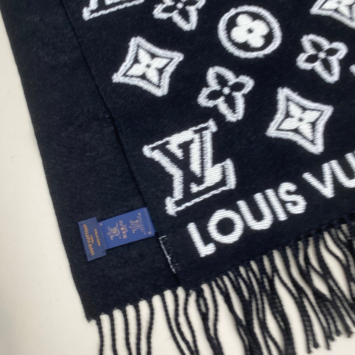 wool embossed Scarf for men - alternate angle view 6