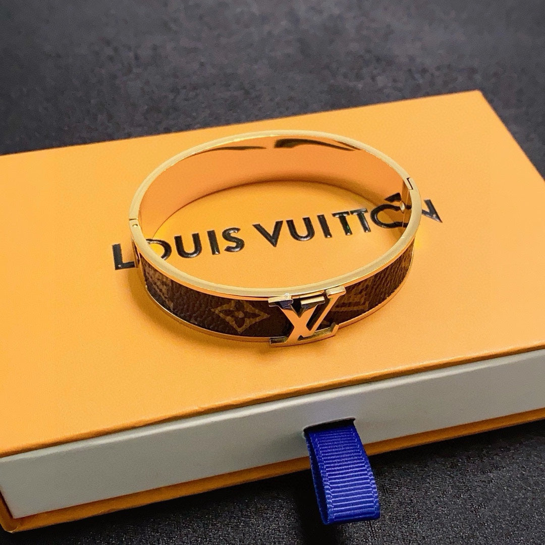 white leather floral Bangle for women - alternate angle view 5