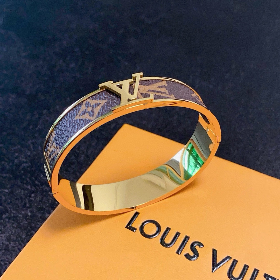white leather floral Bangle for women - alternate angle view 3