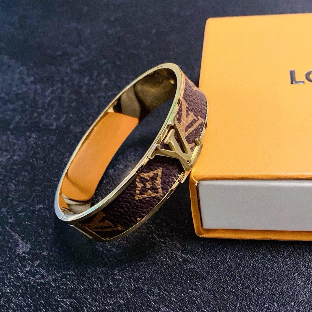 white leather floral Bangle for women - alternate angle view 4