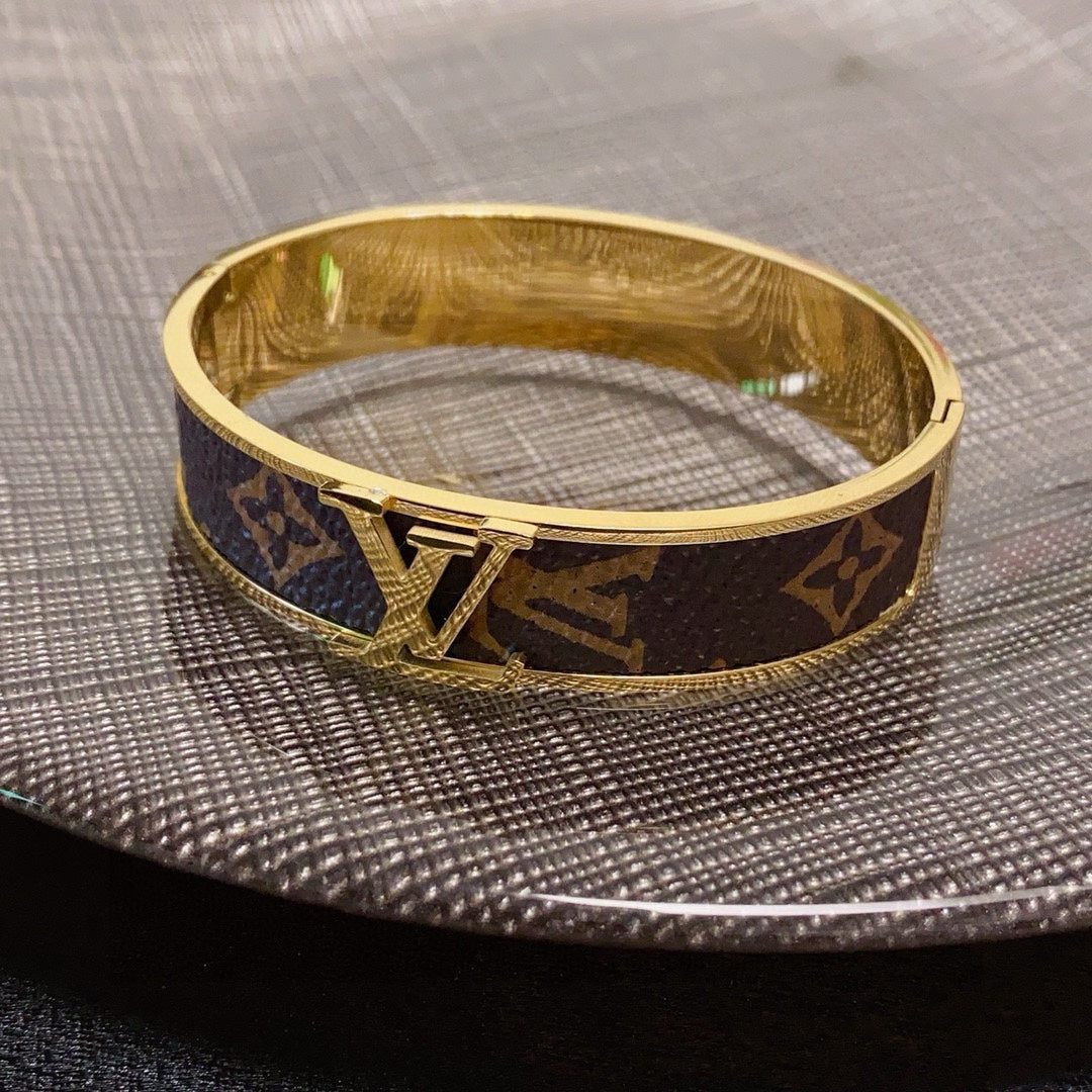white leather floral Bangle for women - alternate angle view 7