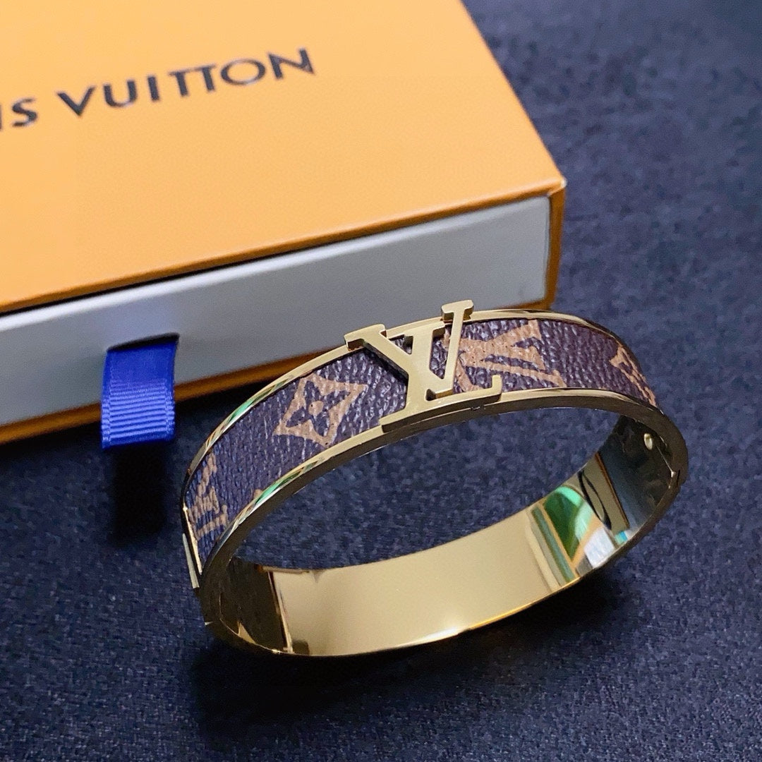 white leather floral Bangle for women - alternate angle view 6