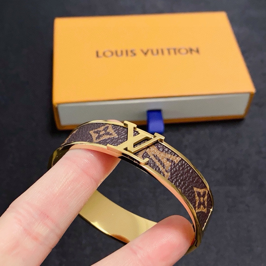 white leather floral Bangle for women - alternate angle view 8
