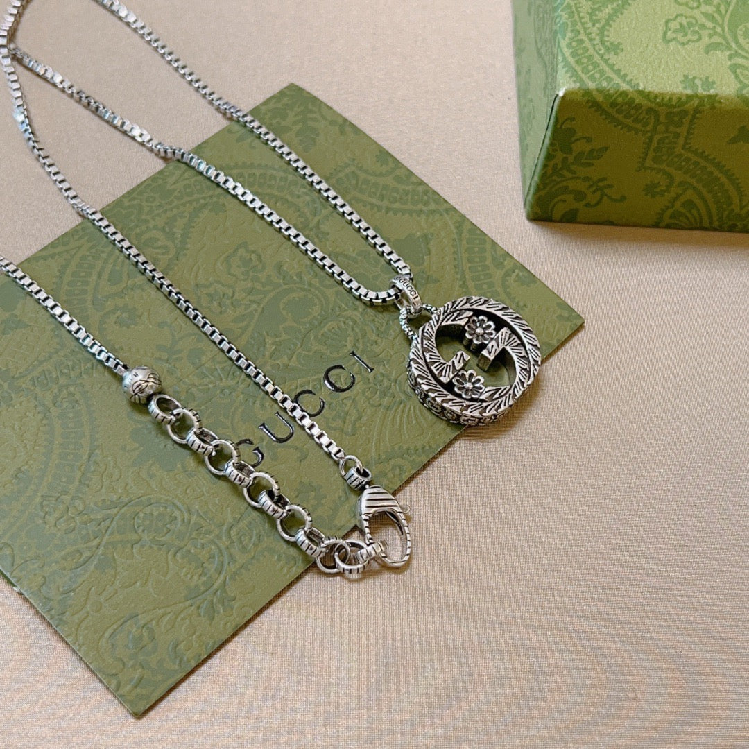 antique chain Necklace for women - alternate angle view 2