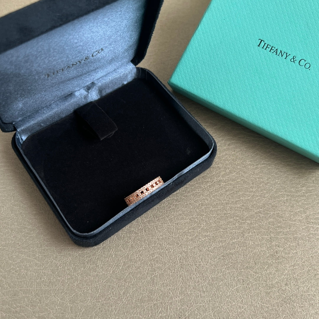 elegant Ring for women - alternate angle view 2