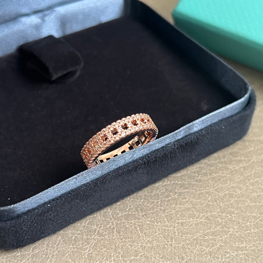 elegant Ring for women - alternate angle view 4