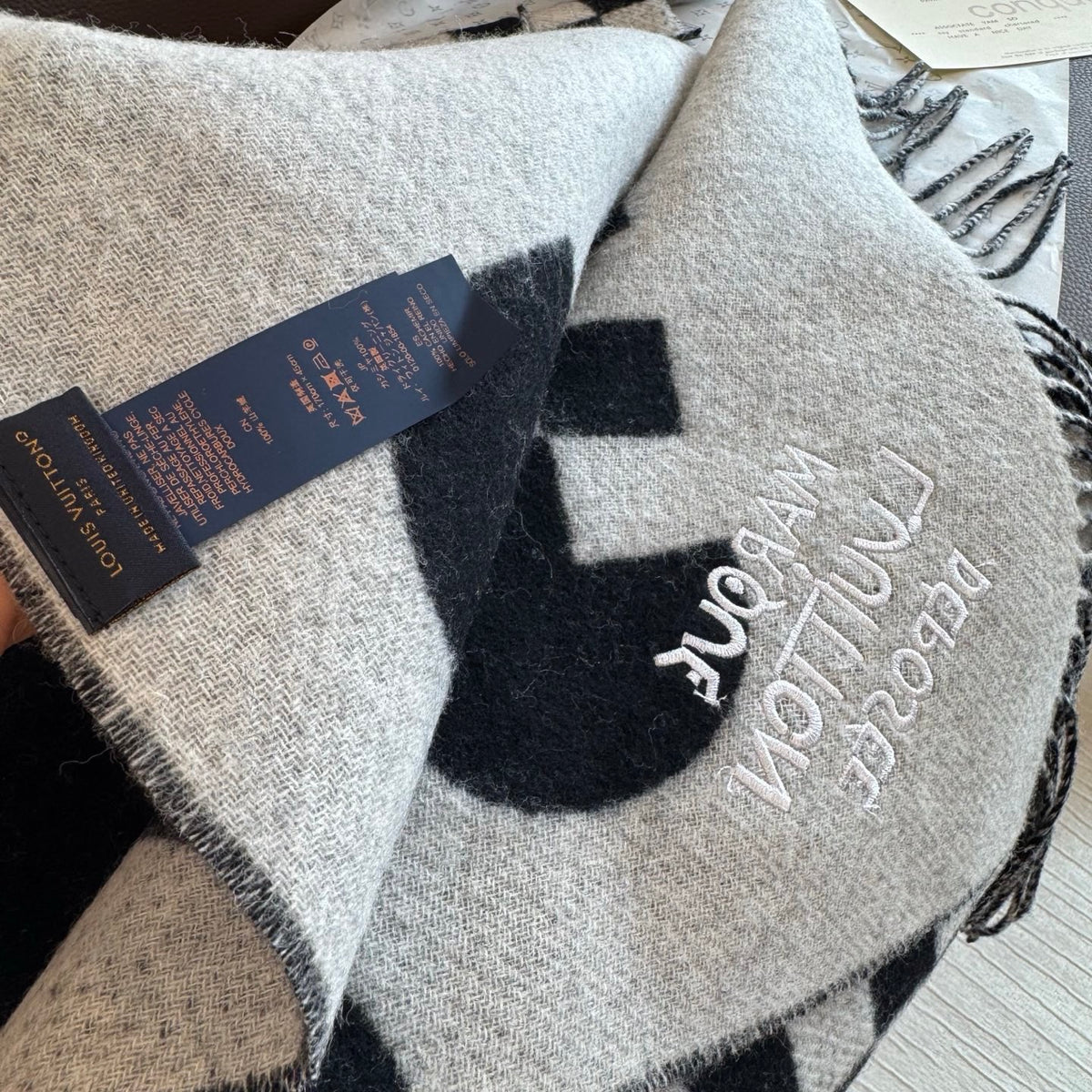stylish Scarf for men - alternate angle view 9