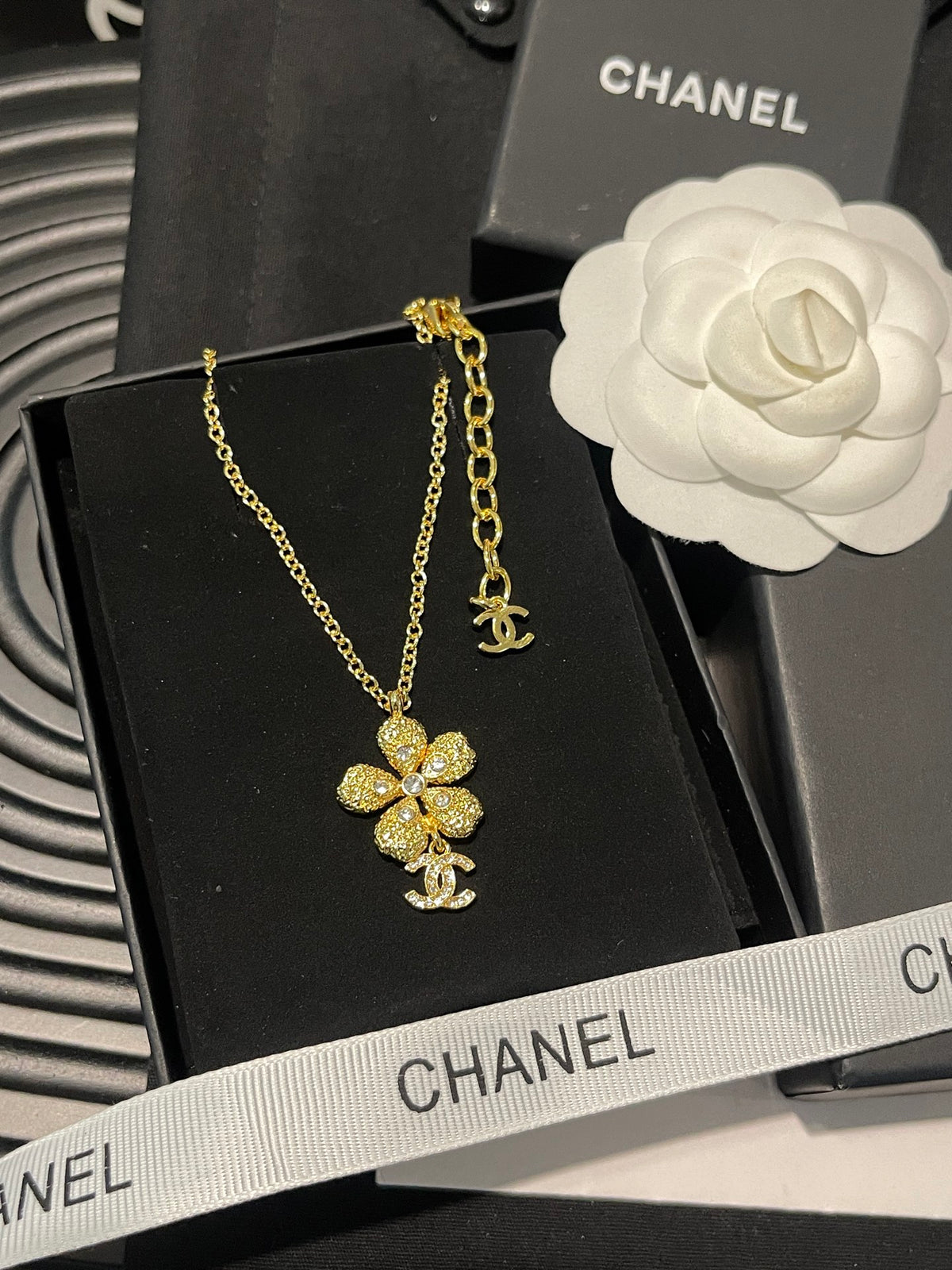 gold floral Pendant for women - alternate angle view 5
