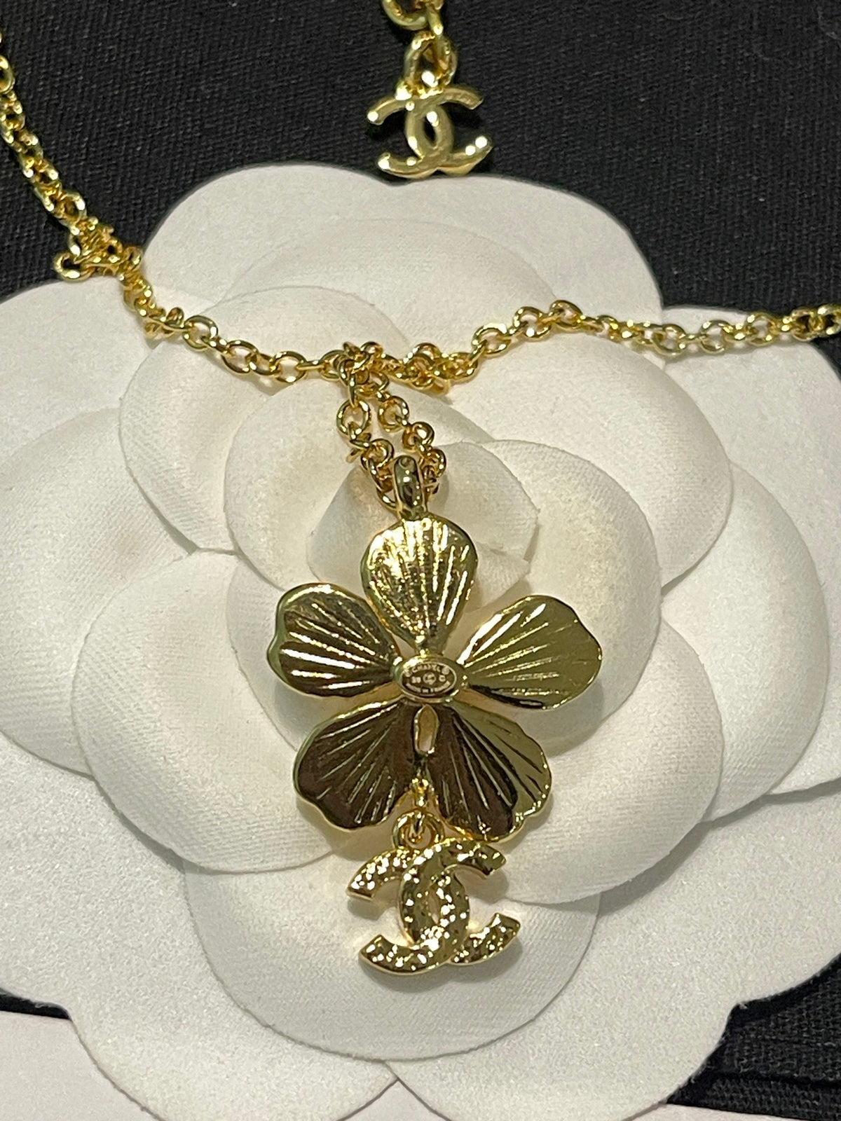 gold floral Pendant for women - alternate angle view 9