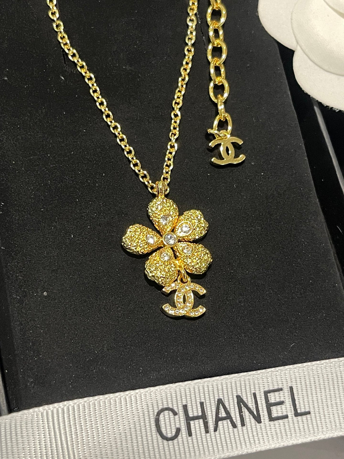 gold floral Pendant for women - alternate angle view 6
