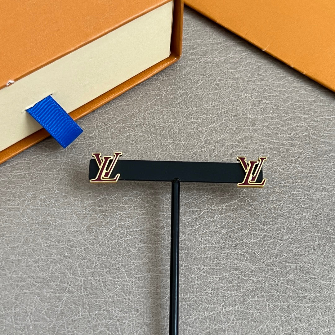 vintage Stud Earrings for men - alternate angle view 4