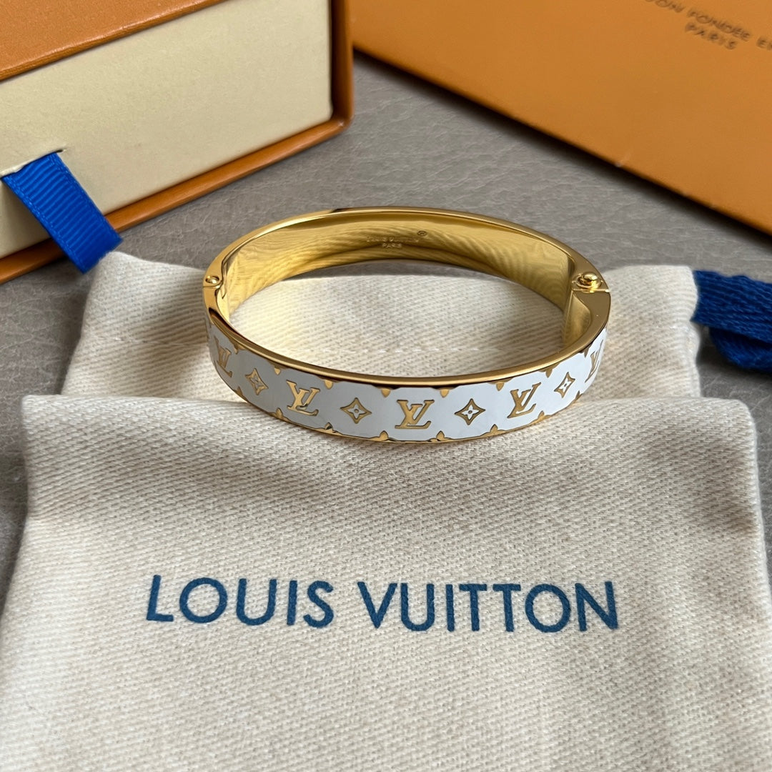 gold Bangle for women - alternate angle view 8