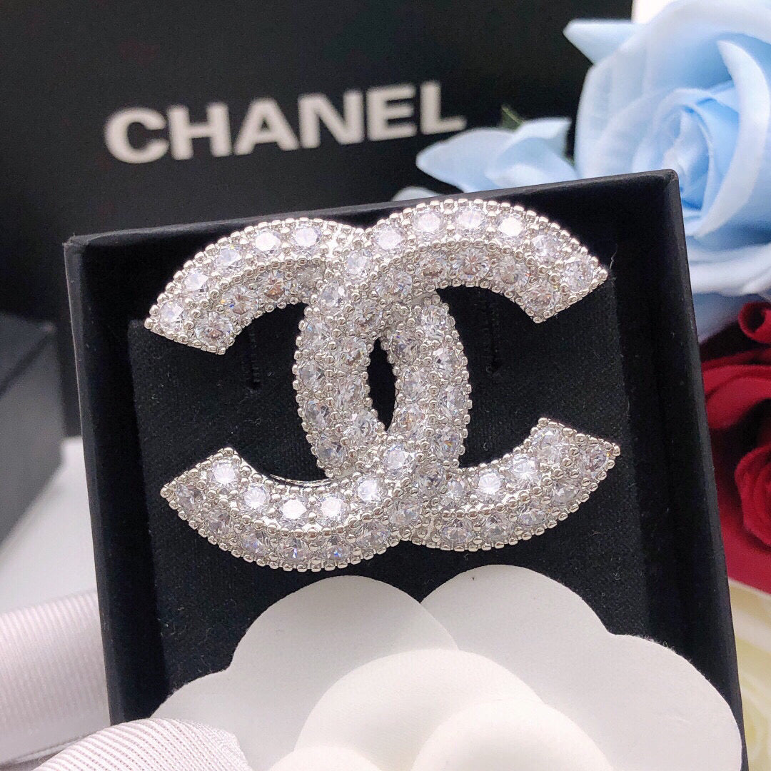 silver pearl inlaid Brooch for women - product detail view