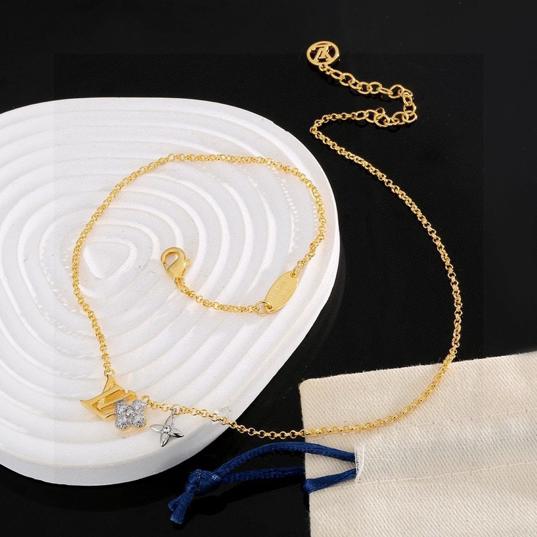 clover Necklace for women - product detail view