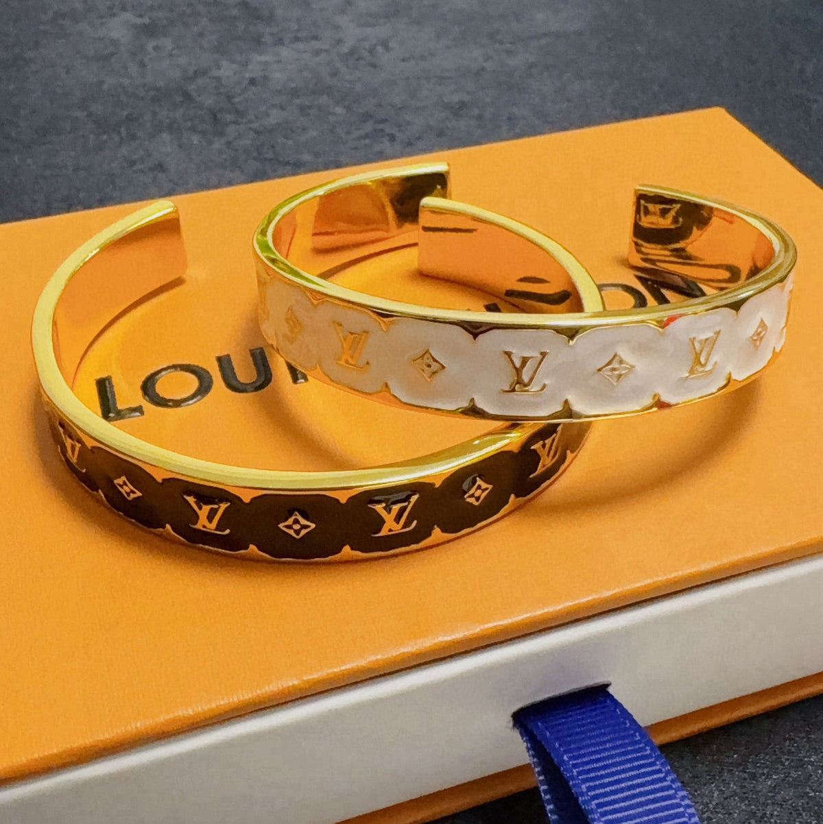 white floral Bangle for women - alternate angle view 4
